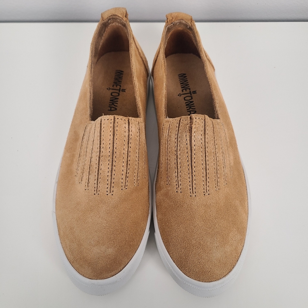 Minnetonka Women's Gabi Slip-On Neutral Tan Sneakers Shoes Round Toe Size 7